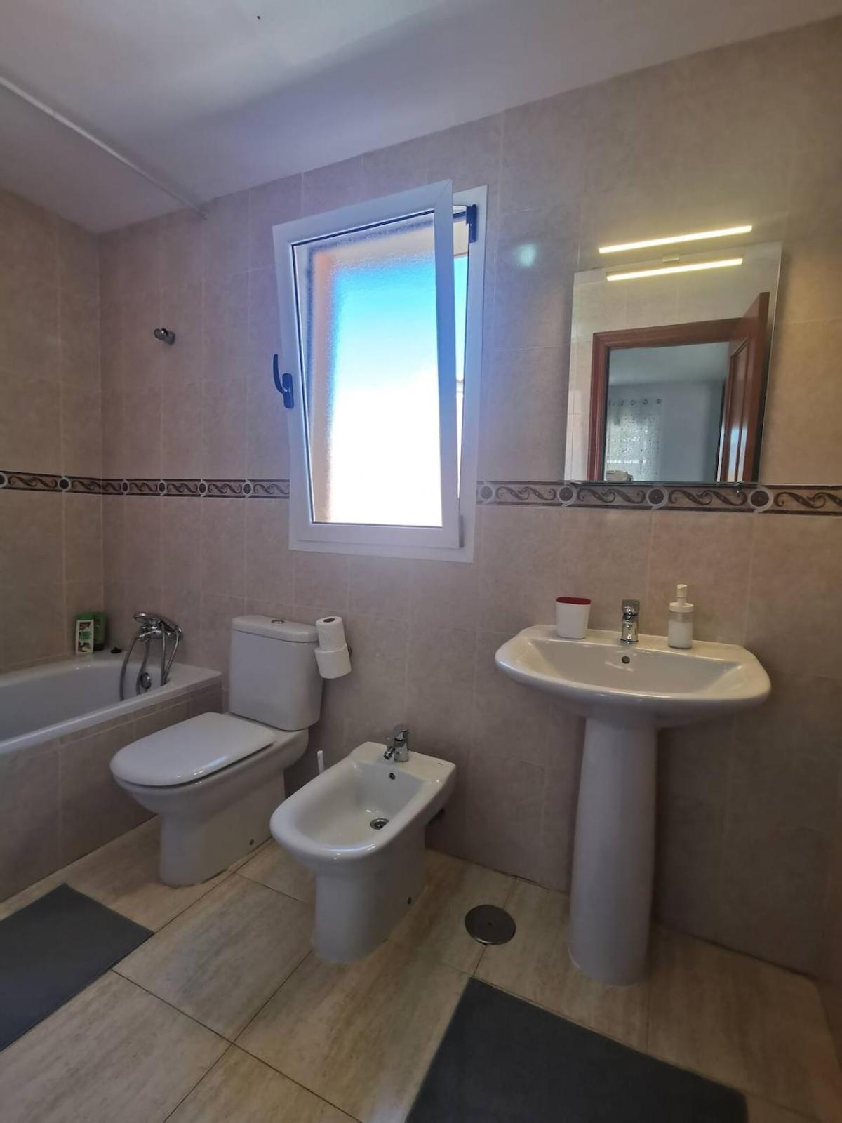 Modern And Spacious 3 Bedroom House In *